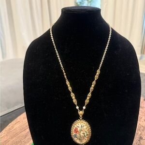 Vintage Elegant Gold Pendant Necklace